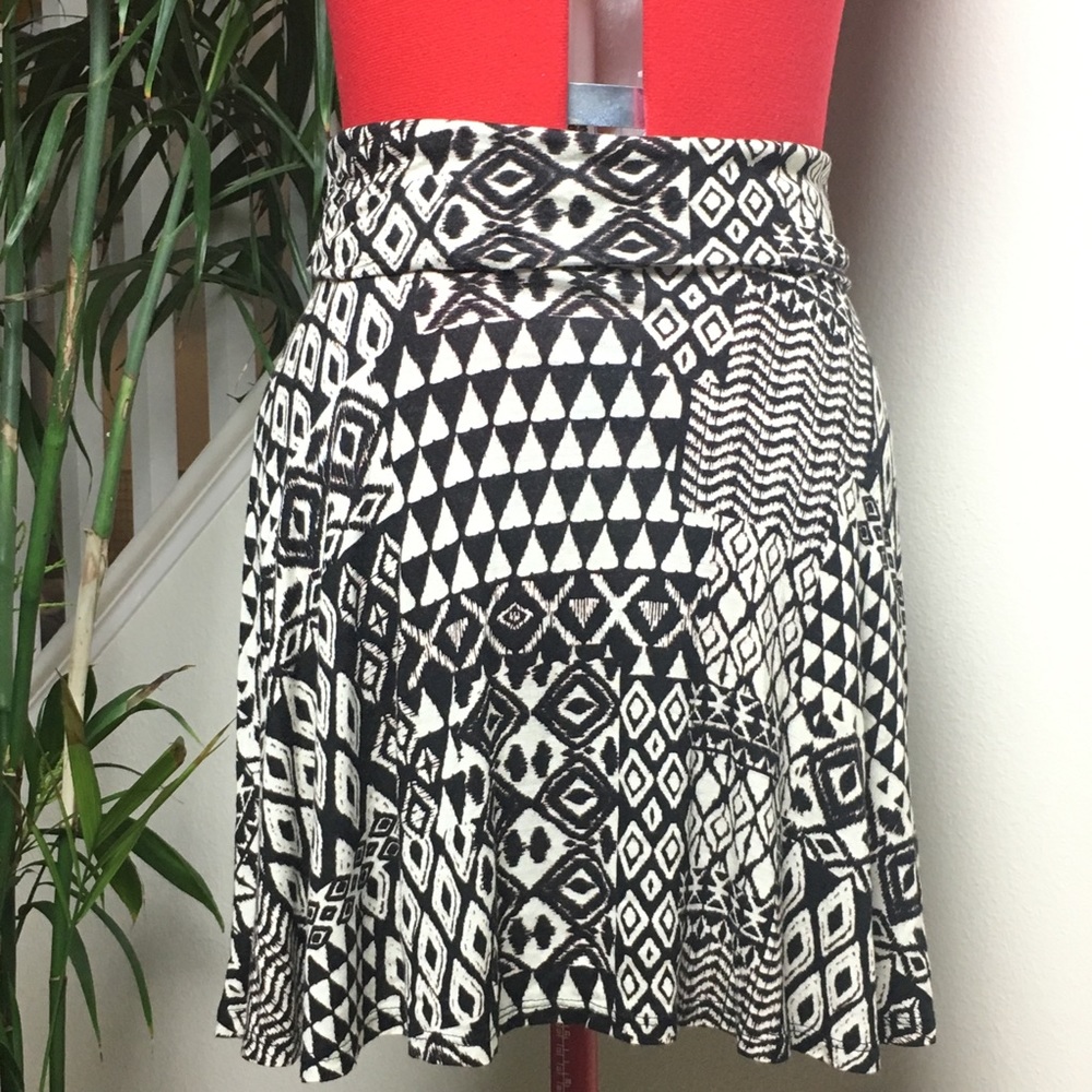Hug Tribal skater skirt- SIZE L